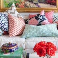 l'idée de coussins décoratifs modernes dans la conception de la photo du salon