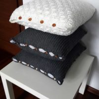 l'idée d'oreillers décoratifs inhabituels dans l'image intérieure de la chambre