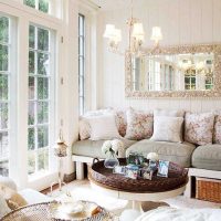 idée de design lumineux de la véranda dans la photo de la maison