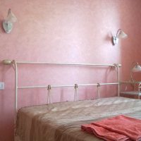 l'idée de plâtre décoratif brillant à l'intérieur de l'appartement photo