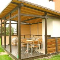 idée de design lumineux de la véranda dans la photo de la maison