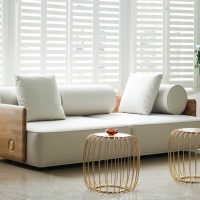 version du design moderne de l'appartement avec un canapé photo