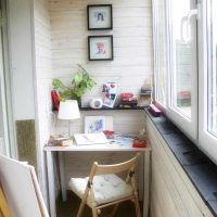 version de style moderne d'une image de petit balcon
