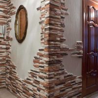 l'idée d'une pierre décorative brillante dans le style d'une photo d'appartement