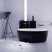 version du design insolite d'une photo de salle de bain blanche