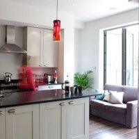 variante d'un beau décor de l'appartement avec un canapé photo