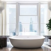 version du bel intérieur d'une photo de salle de bain blanche