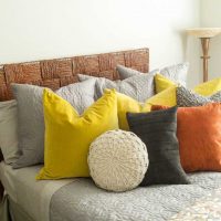 l'idée de beaux coussins décoratifs à l'intérieur du salon picture