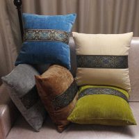 variante de beaux coussins décoratifs dans le style d'une photo de chambre