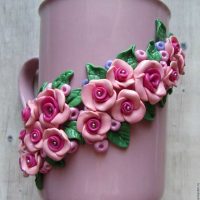 l'idée de la décoration festive d'objets pour le 8 mars