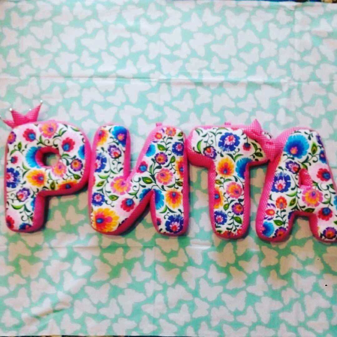 la opción de usar letras decorativas en el interior de la habitación