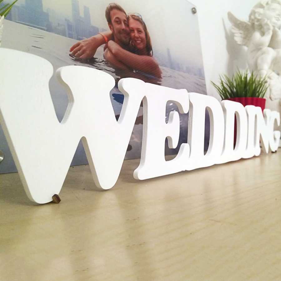 La opción de usar letras decorativas en el estilo de la sala de estar