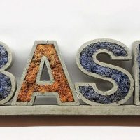 La idea de usar letras decorativas al estilo de una imagen de apartamento