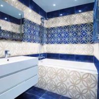 version du design inhabituel d'une grande photo de salle de bain