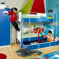l'idée d'un style de chambre de bébé lumineux pour l'image de deux garçons