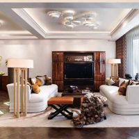 variante du design lumineux de la salle dans le style d'un classique moderne