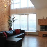 version d'un bel appartement design avec une seconde photo lumineuse
