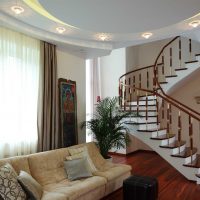 idée d'un bel intérieur d'un salon dans une maison privée photo