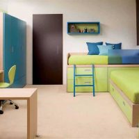 version du design inhabituel d'une chambre d'enfants pour deux garçons photo