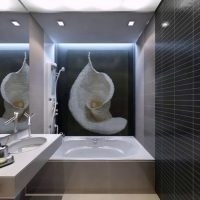 Un exemple d'une belle conception de salle de bain dans la photo de Khrouchtchev