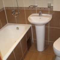Un exemple d'un intérieur inhabituel d'une salle de bains à Khrouchtchev photo