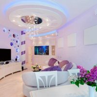 Un exemple de salon lumineux intérieur de 19-20 m²