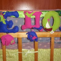 la opción de usar letras decorativas en el estilo de la foto de la sala de estar