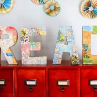 la idea de usar letras decorativas en el estilo de la habitación photo