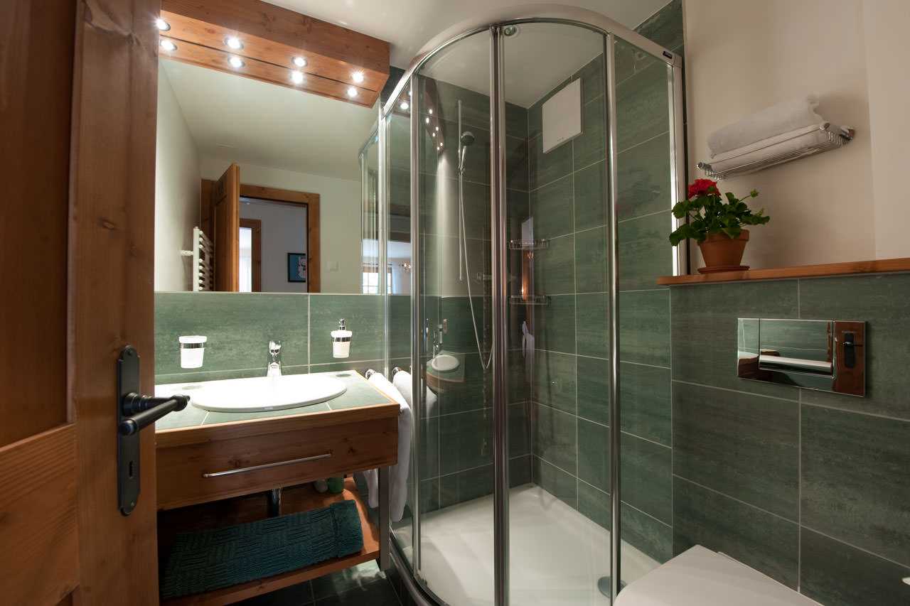 l'idée de l'intérieur insolite d'une grande salle de bain