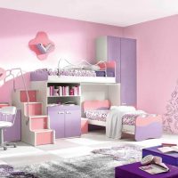variante d'un intérieur lumineux pour une chambre d'enfant pour une fille