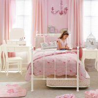 idée d’un intérieur lumineux pour la photo d’une pépinière de filles