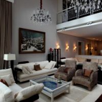 l'idée d'un appartement intérieur insolite avec une seconde photo lumineuse