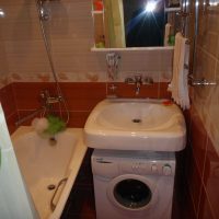idée de design lumineux d'une salle de bain de 2,5 m²