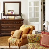 variante de l'intérieur intéressant de l'appartement dans la photo de style soviétique