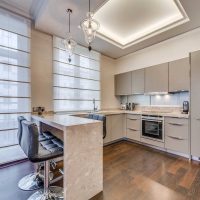 l'idée d'utiliser une couleur beige vif dans le style de l'appartement