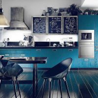 application de bleu vif dans la conception de la photo de l'appartement