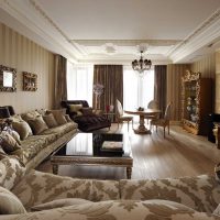 l'idée d'une belle conception de l'appartement dans la photo de style roman