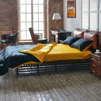variante d'un décor de chambre lumineux pour une photo de jeune homme
