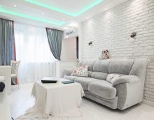 l'idée d'un appartement de deux pièces intérieur lumineux à Khrouchtchev photo