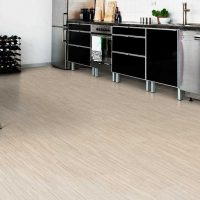 la possibilité d'utiliser un stratifié léger dans une belle image intérieure appartement