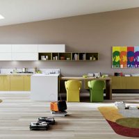 la possibilité d'utiliser un stratifié léger dans une belle image de conception d'appartement
