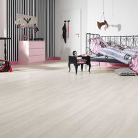 l'idée d'utiliser un stratifié léger dans une belle image de décoration d'appartement