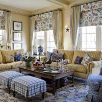 l'idée d'un style inhabituel de la maison dans l'image de style roman