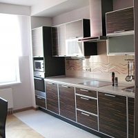 Un exemple d'un beau style de cuisine 9 m² image