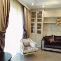 Un exemple d'utilisation de rideaux modernes dans une belle photo de décor de chambre