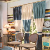 un exemple de l'utilisation de rideaux modernes dans une image d'appartement intérieur inhabituel