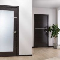 la possibilité d'utiliser un stratifié léger dans un design inhabituel d'une maison