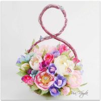 l'idée d'utiliser une suite de conception dans un style magnifique pour une photo de femme