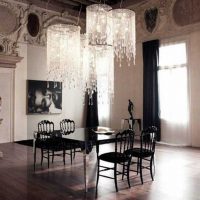 l'idée d'une conception inhabituelle d'un appartement dans la photo de style roman