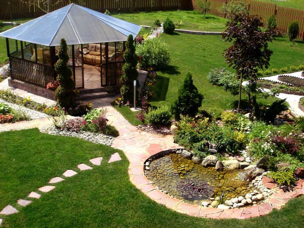 variante de l'utilisation de plantes inhabituelles dans l'aménagement paysager du chalet